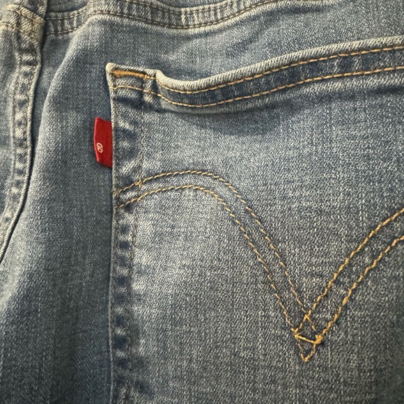 2/$20 Women’s Levi's Blue Distressed Boyfriend Copain Jeans size 34 - Picture 5 of 7